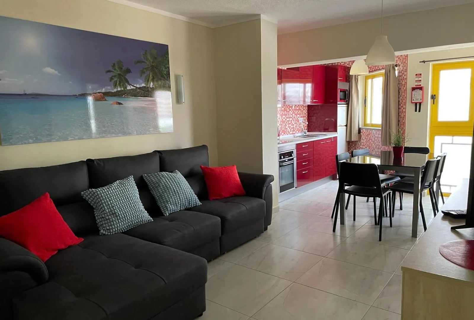 T2 With Pool, 300M From The Beach Apartment Portimao