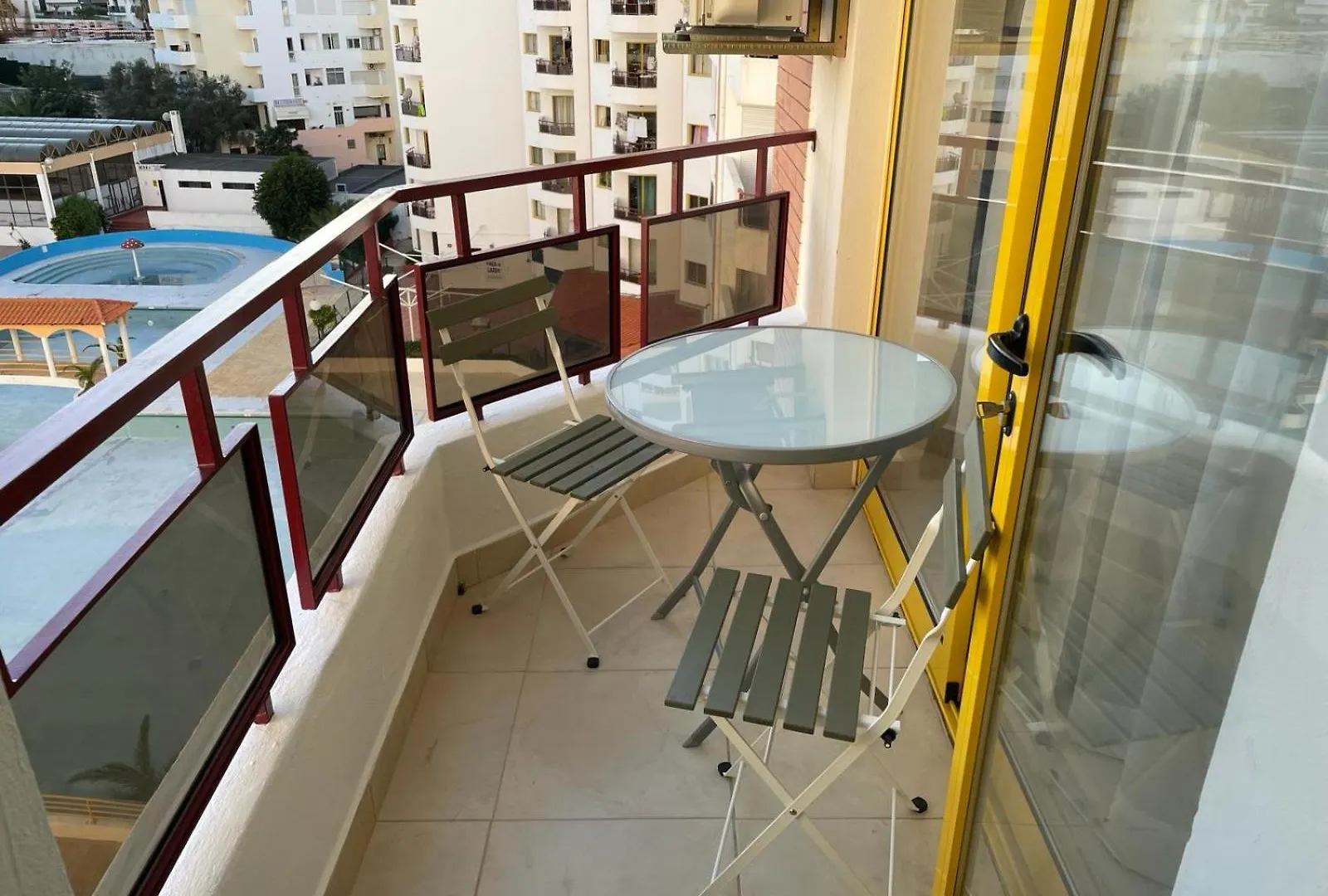 T2 With Pool, 300M From The Beach Apartment Portimao