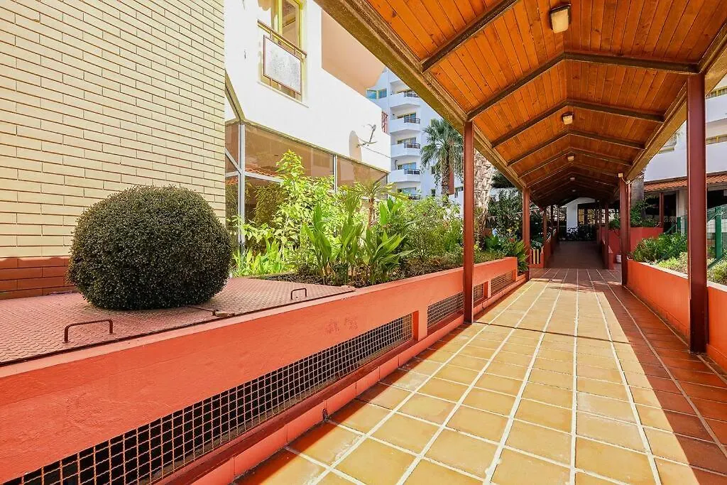 T2 With Pool, 300M From The Beach Apartment Portimao