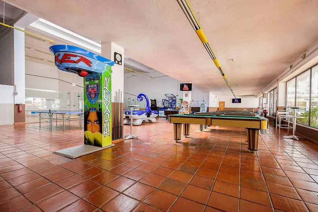 T2 With Pool, 300M From The Beach Apartment Portimao