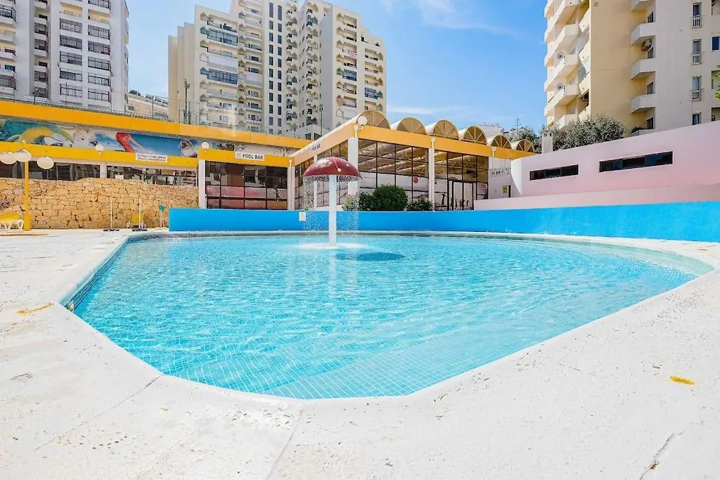 T2 With Pool, 300M From The Beach Apartment Portimao