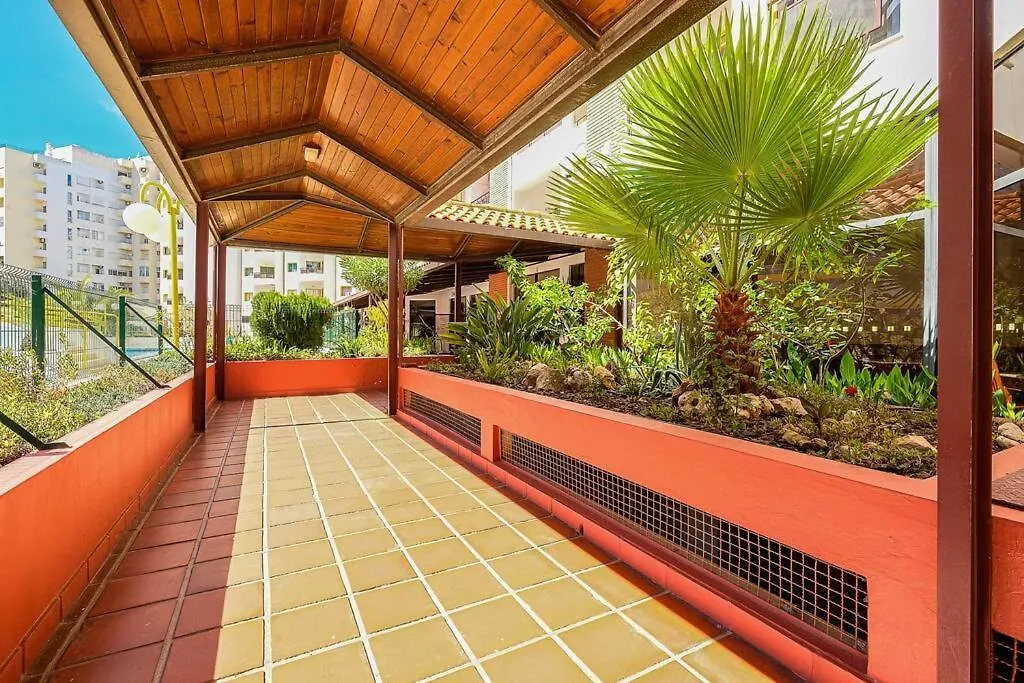 T2 With Pool, 300M From The Beach Apartment Portimao