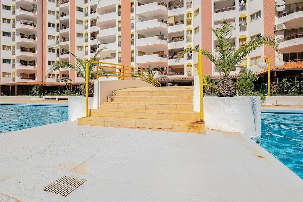 T2 With Pool, 300M From The Beach Apartment Portimao